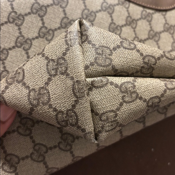 Gucci Beige and Brown Signature Tote - Picture 2 of 11